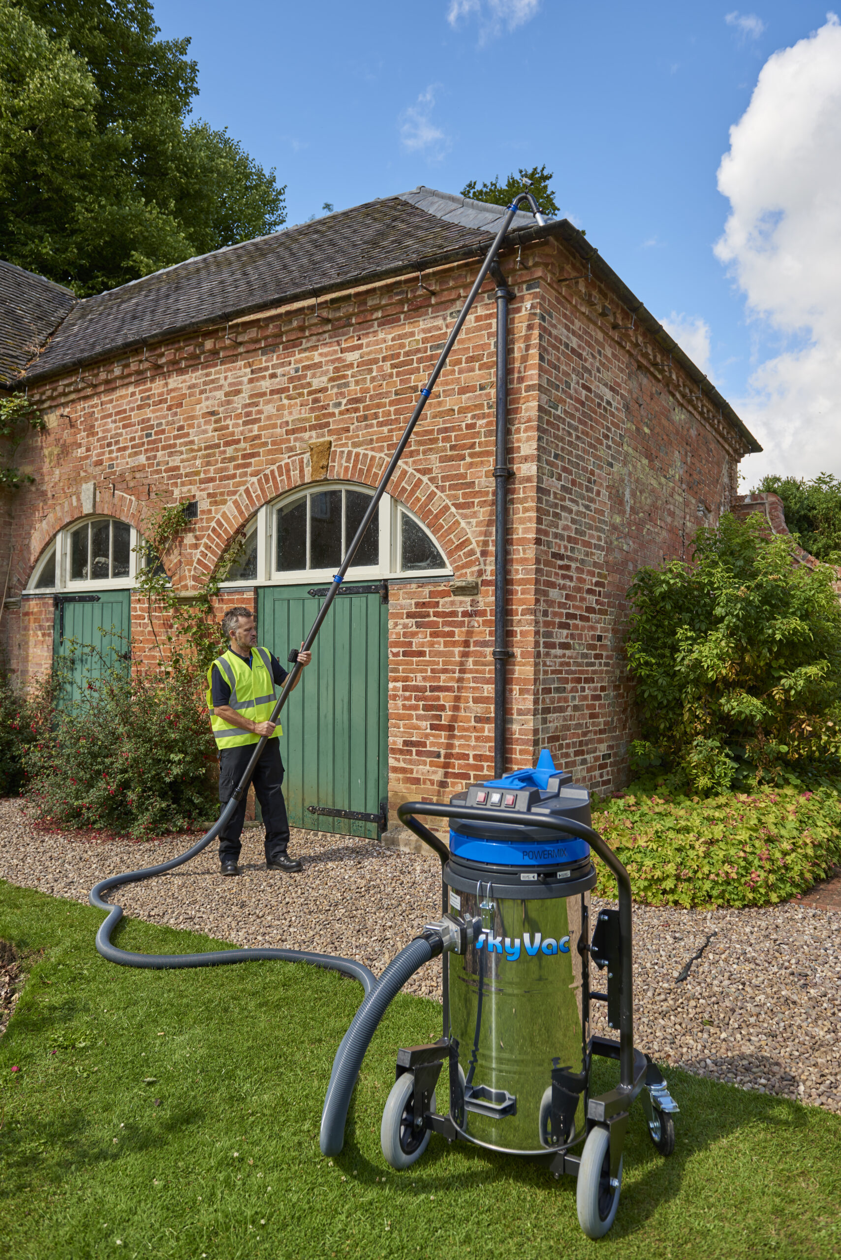 Gutter cleaning & gutter clearance